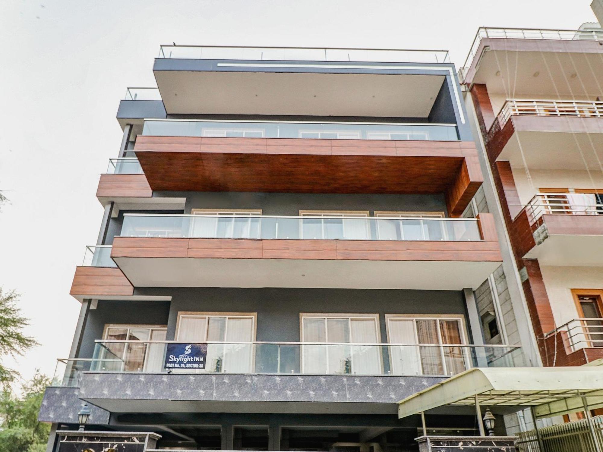 Townhouse Skylight Near Medanta Hospital Hotel Gurgaon Exterior foto