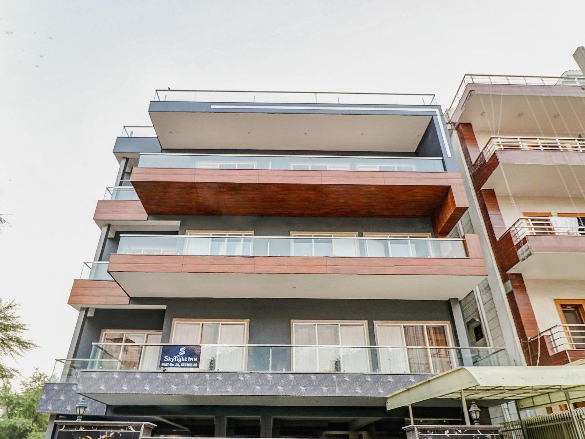 Townhouse Skylight Near Medanta Hospital Hotel Gurgaon Exterior foto