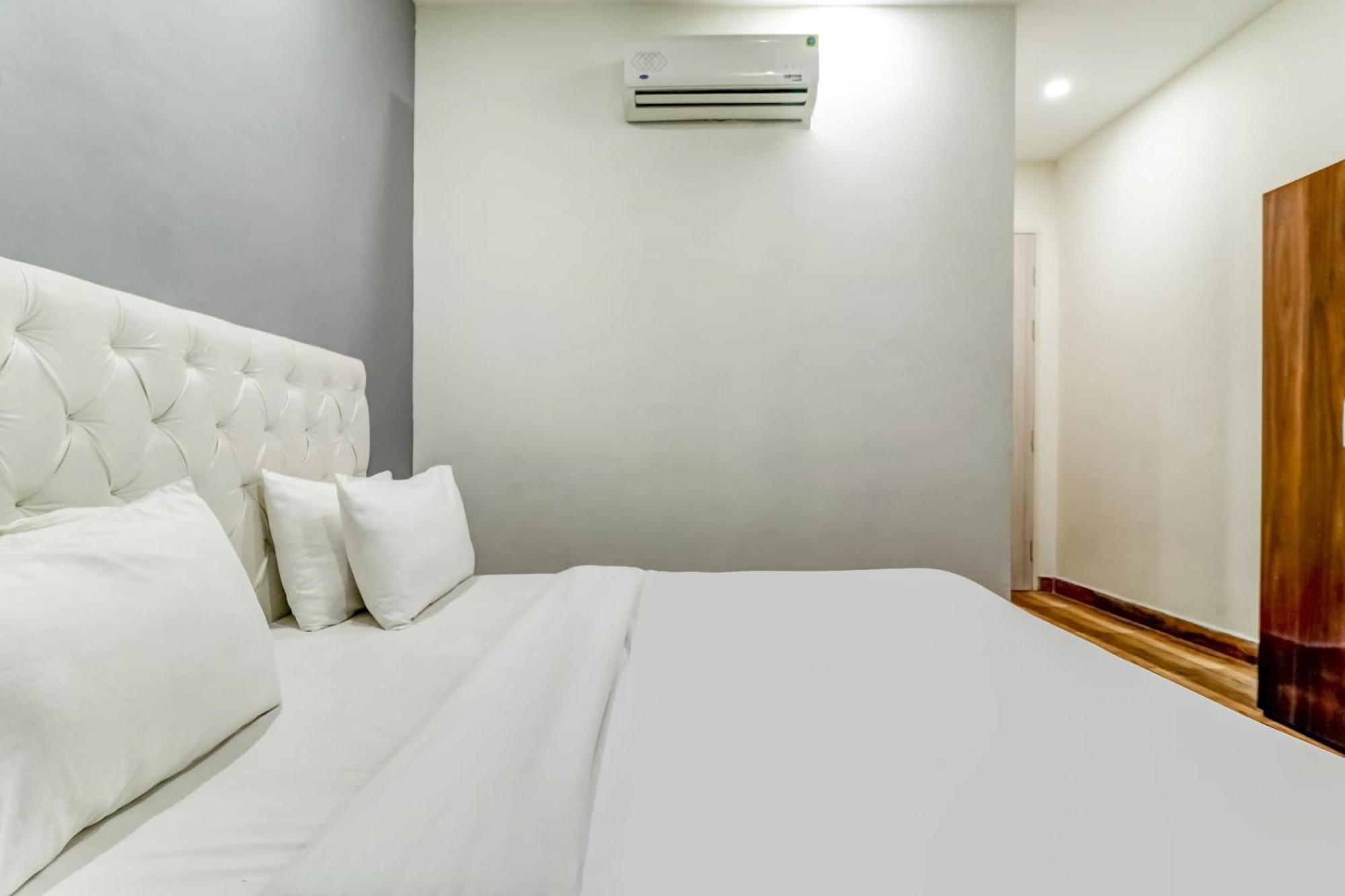 Townhouse Skylight Near Medanta Hospital Hotel Gurgaon Exterior foto