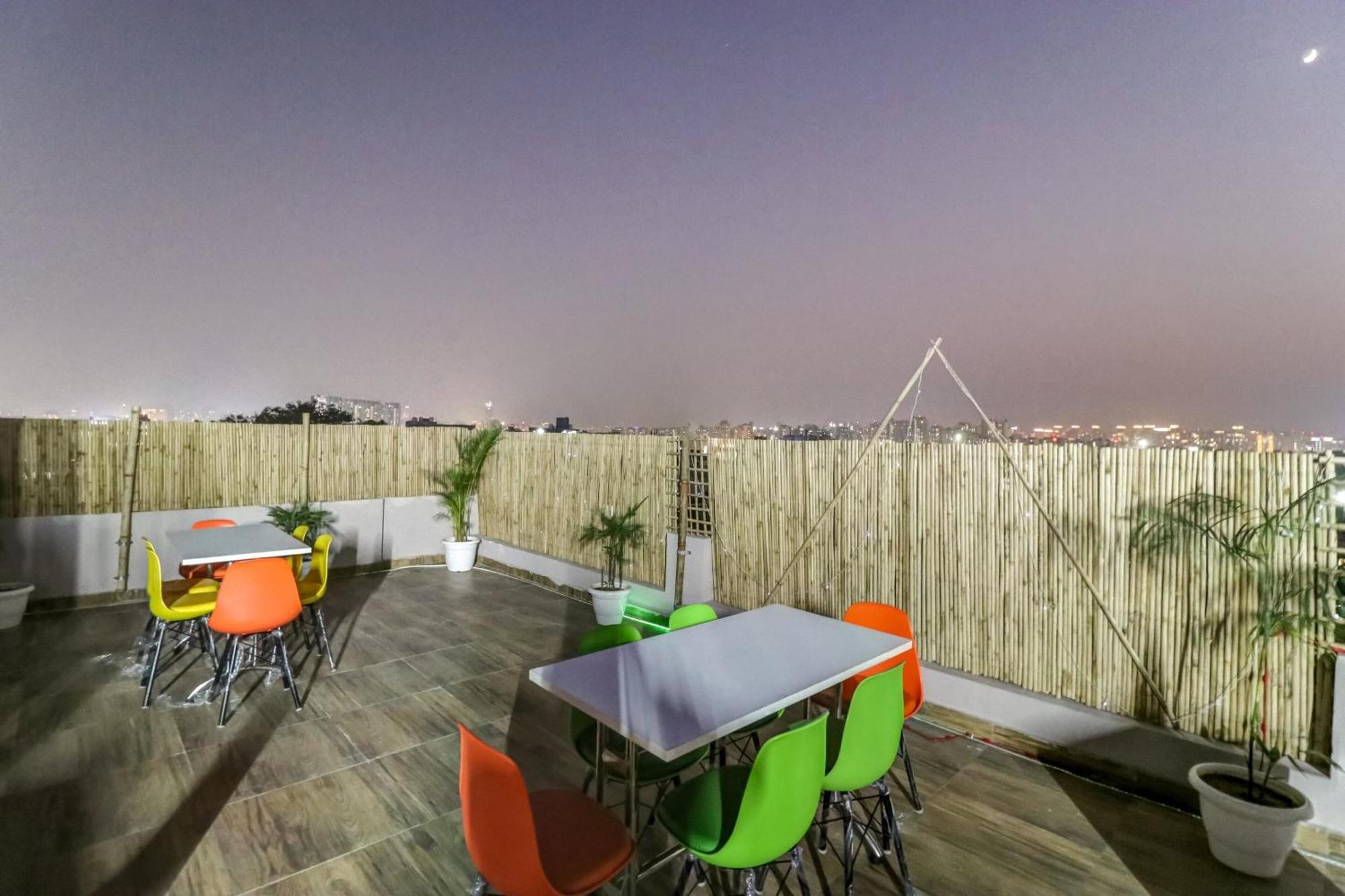 Townhouse Skylight Near Medanta Hospital Hotel Gurgaon Exterior foto