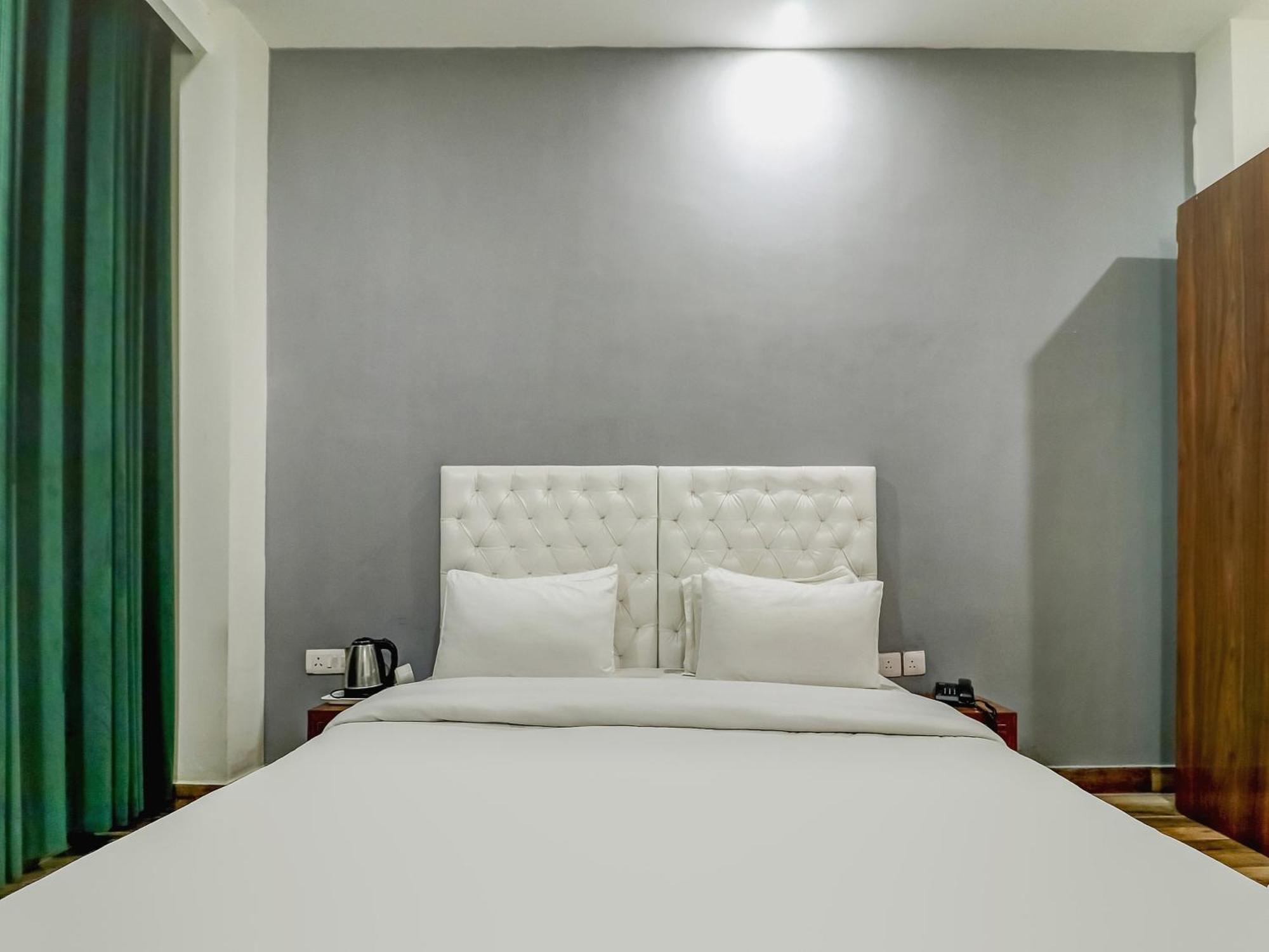 Townhouse Skylight Near Medanta Hospital Hotel Gurgaon Exterior foto