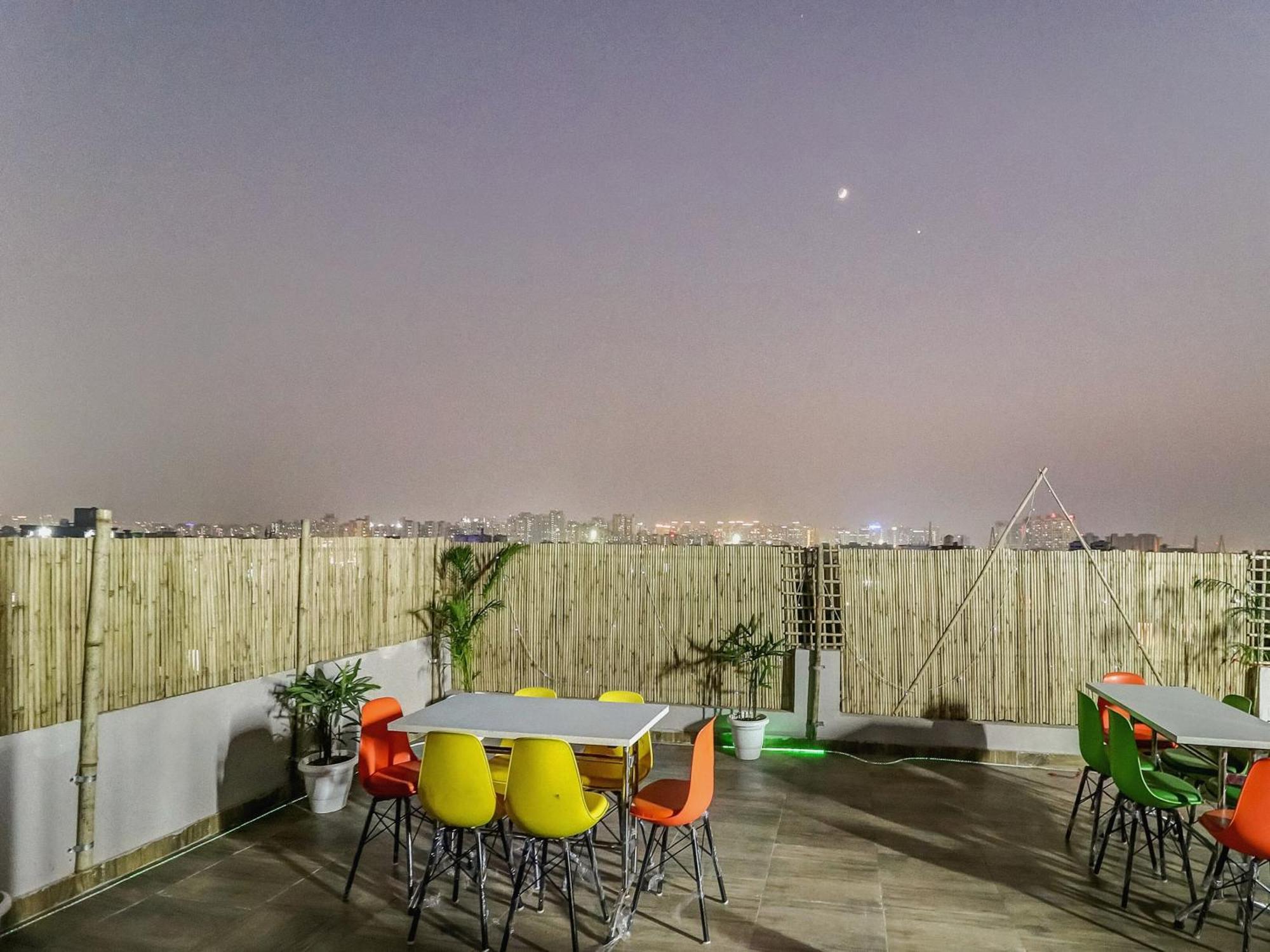 Townhouse Skylight Near Medanta Hospital Hotel Gurgaon Exterior foto